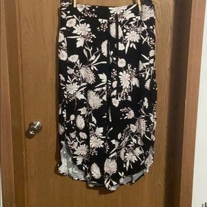 Capri pants with side slit